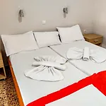 Patra Skala Prinou アパート